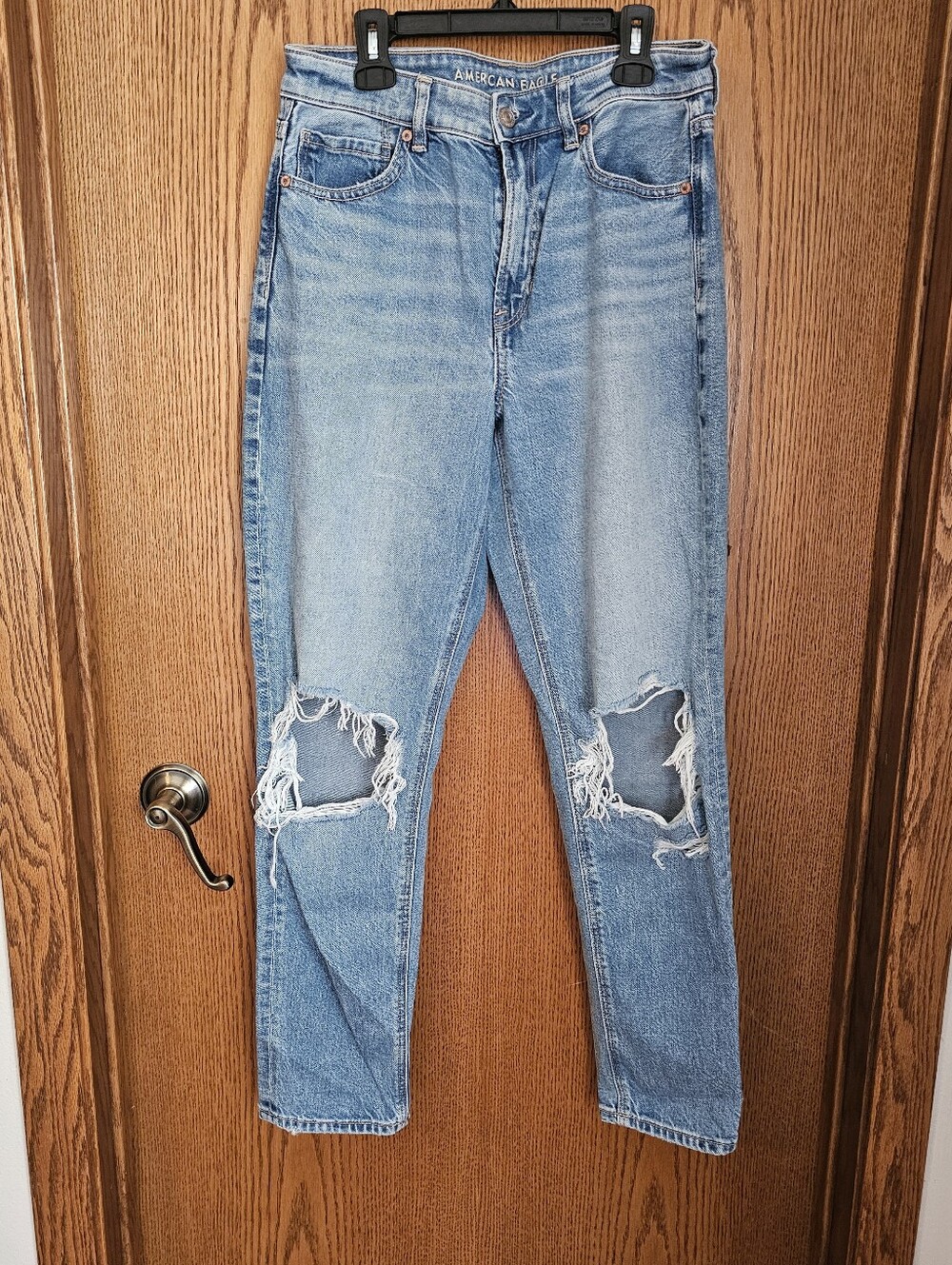 American Eagle Outfitters Distressed Light Wash Mom Jeans - Picture 1 of 4